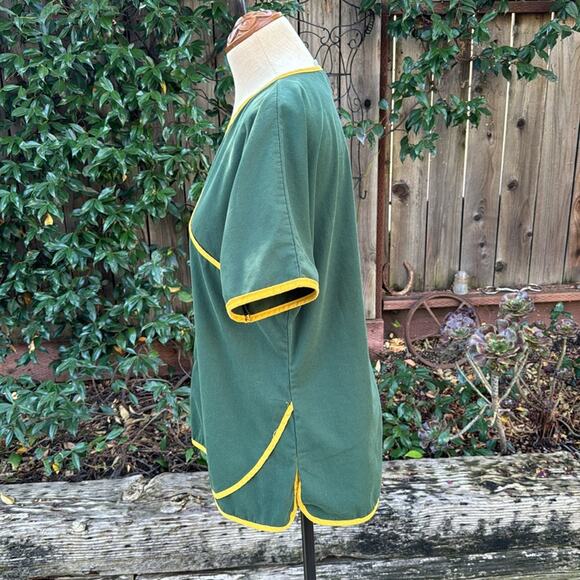 MLB Oakland A's Baseball Women’s Scrub Green Yellow Top Shirt Size Medium - Picture 4 of 9
